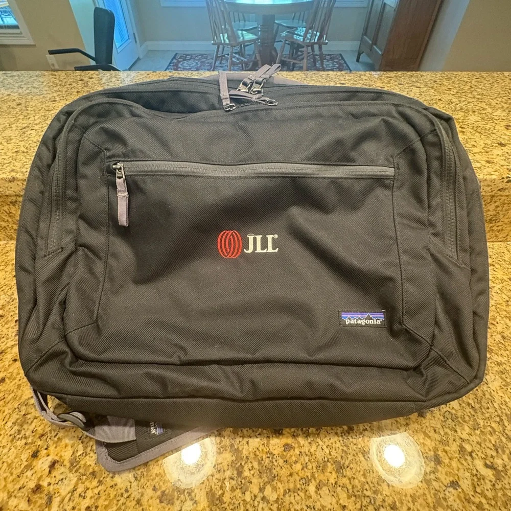 Patagonia Black Polyester Padded Laptop Computer School Business Shoulder Bag